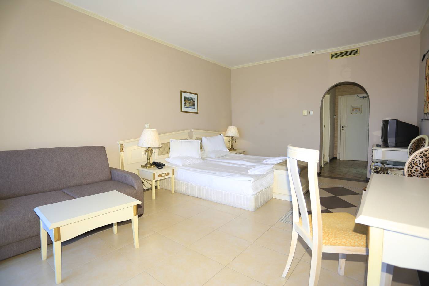 Imperial-Palace-Room-25