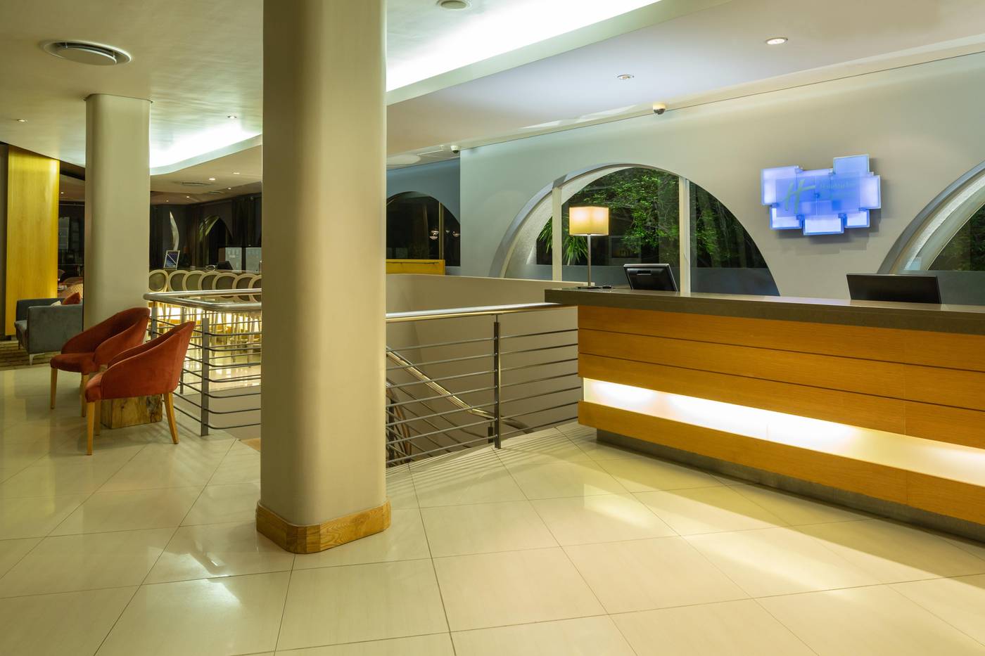 Holiday-Inn-Express-Cape-Town-City-Centre-Lobby-14