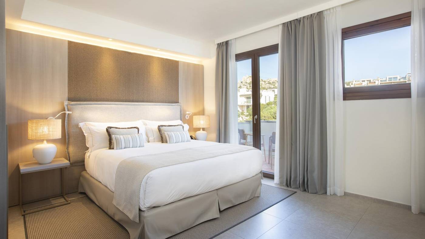 Mangia-s-Santa-Teresa-Sardinia--Curio-Collection-Room-13