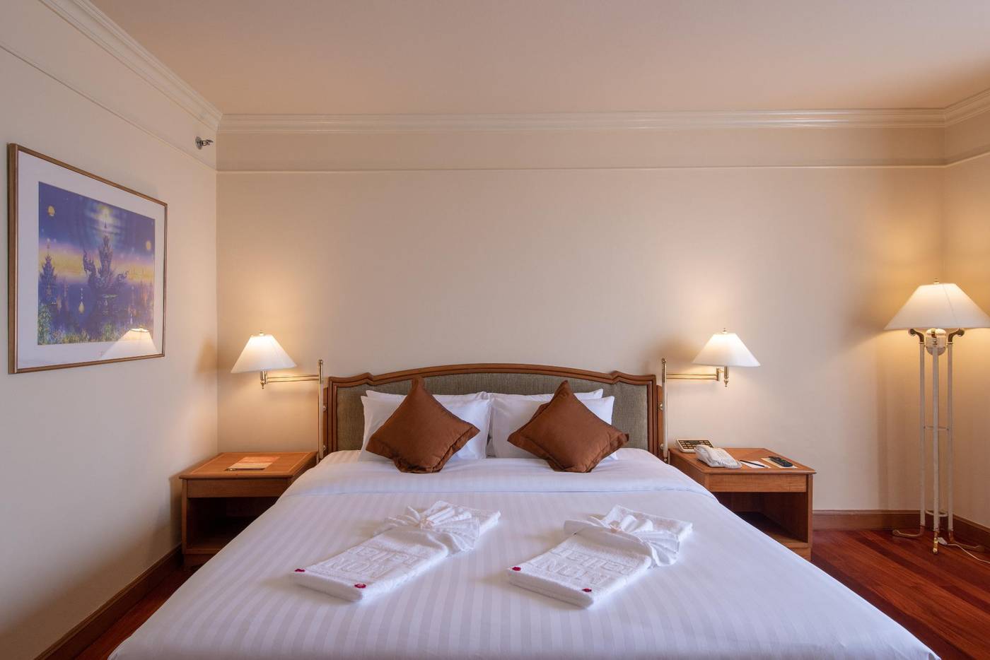 Montien-Riverside-Bangkok-Hotel-Room-40