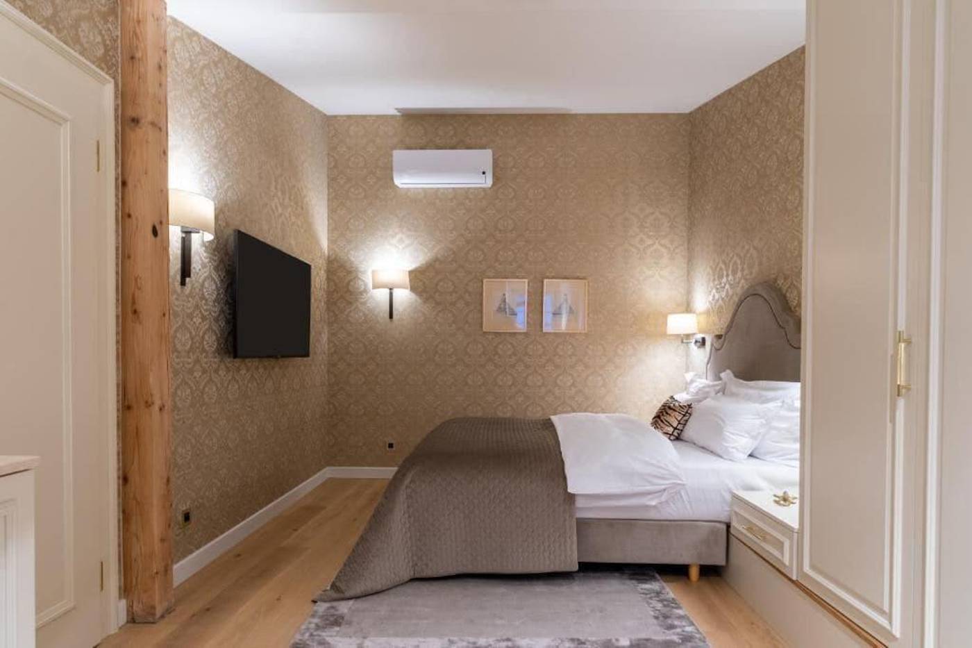 Hotel-Unicus-Palace-Old-Town---Destigo-Hotels-Room-55