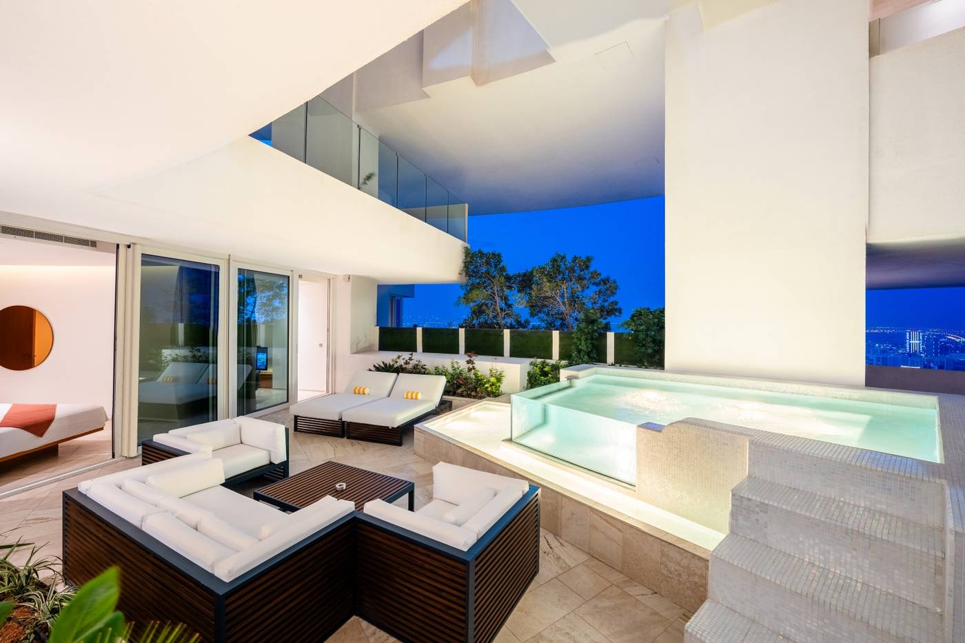 FIVE Jumeirah Village Dubai 16.10