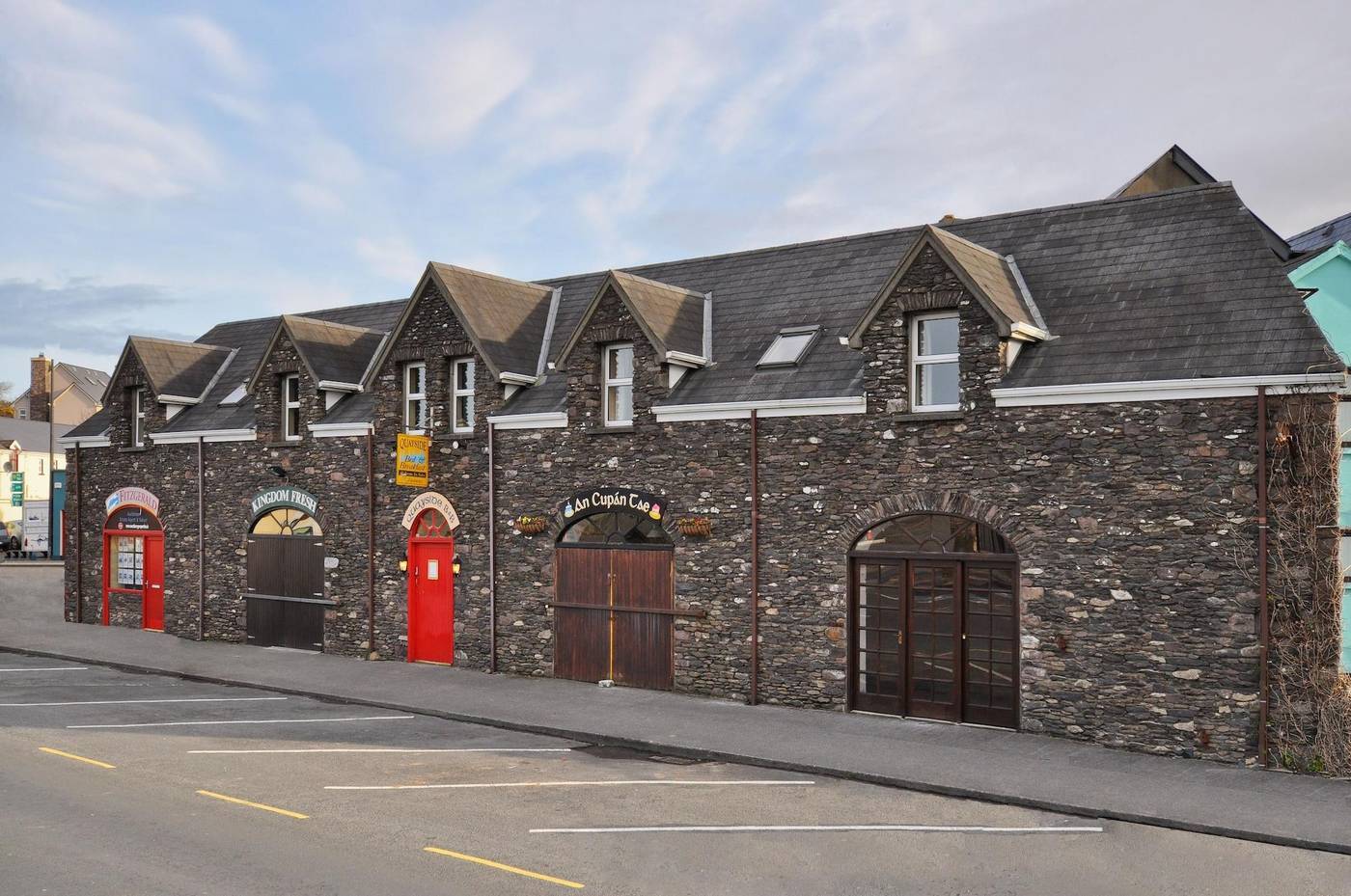 Quayside B B-Ireland-Dingle-General view-2