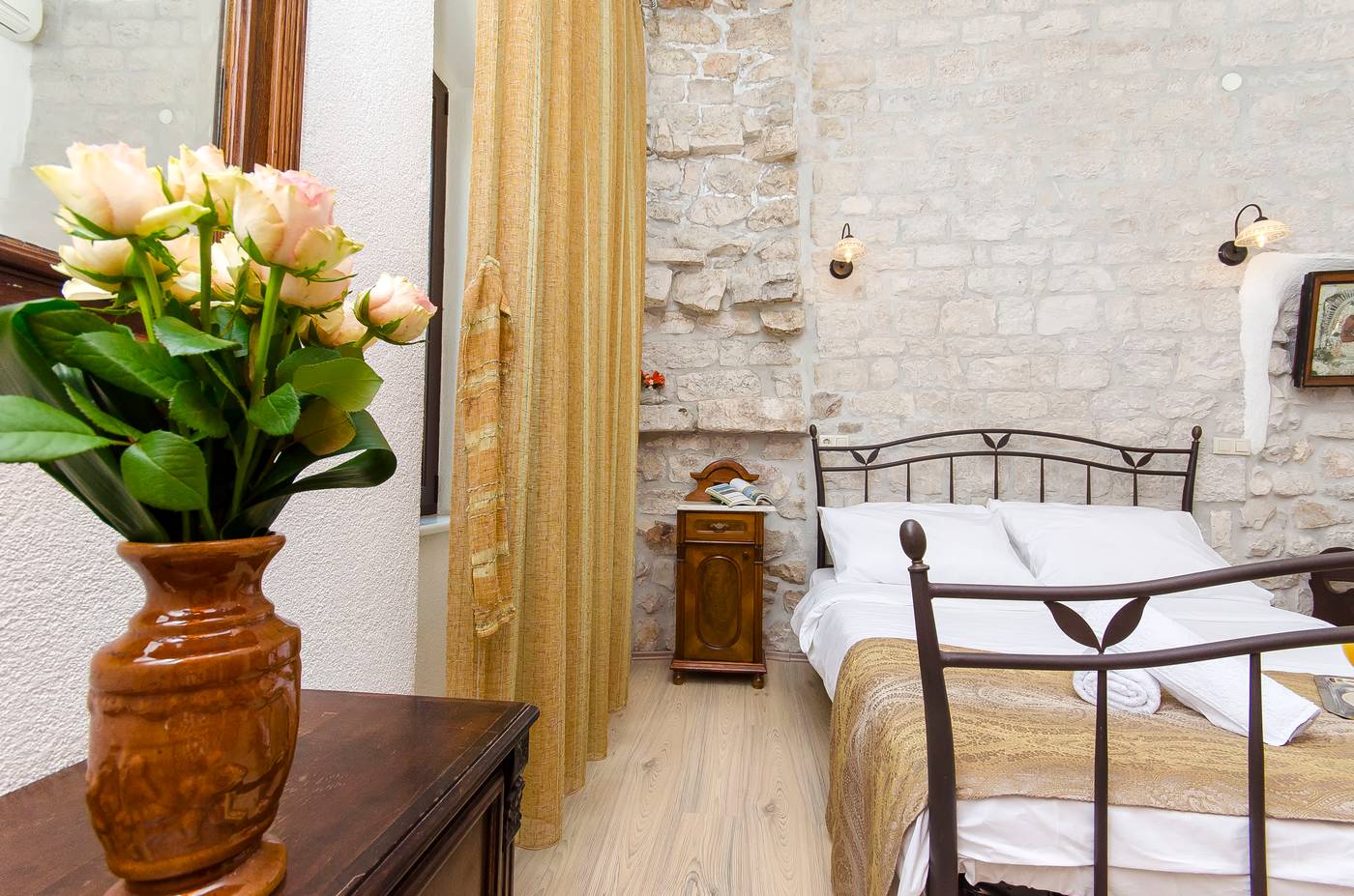 Palace-Derossi-Room-21