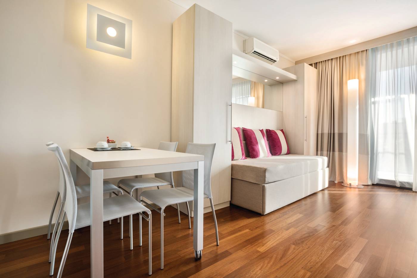 Ramada-Plaza-Milano-Hotel-Room-23