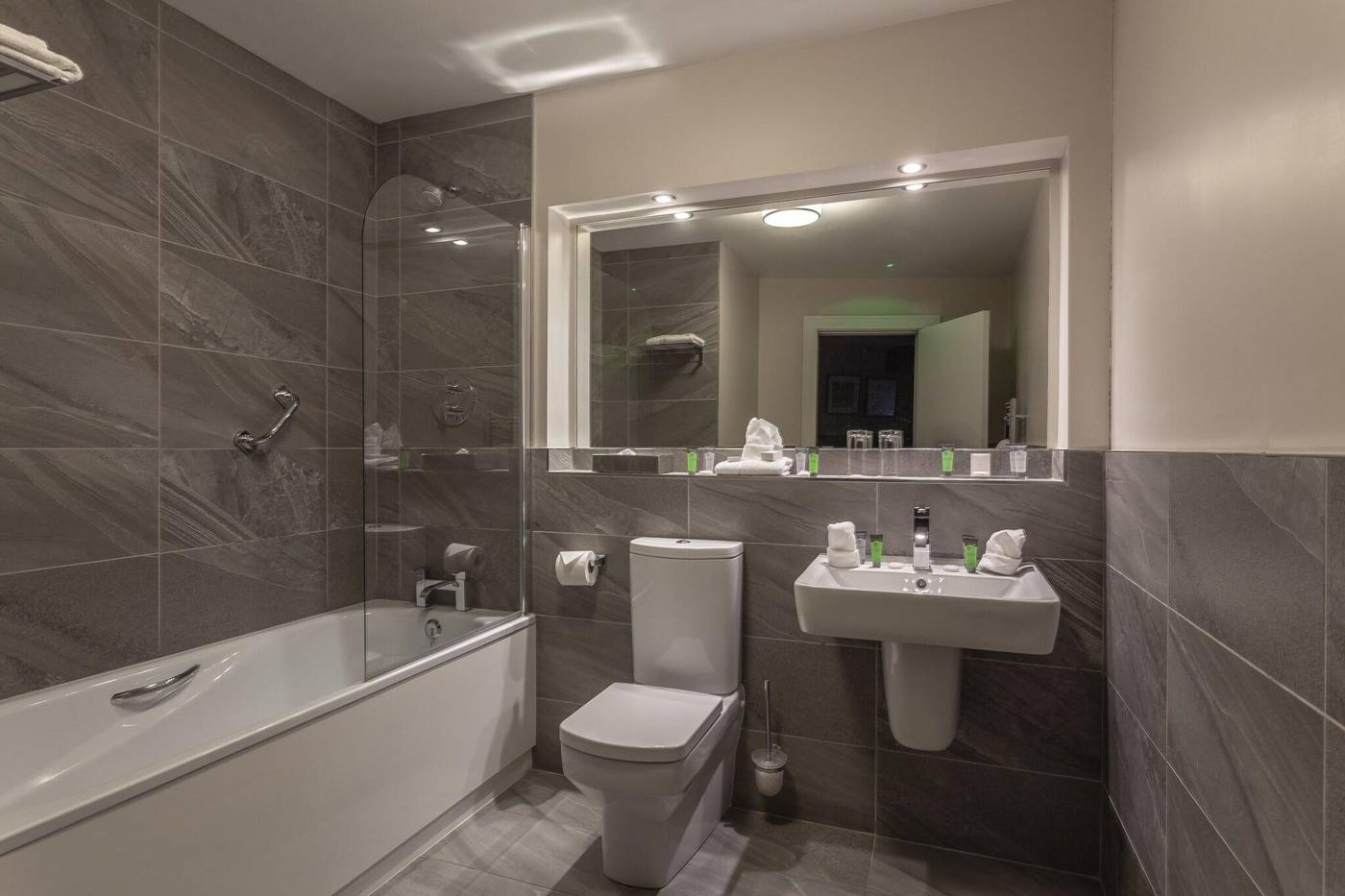 Glenroyal-Hotel---Leisure-Club-Room-32