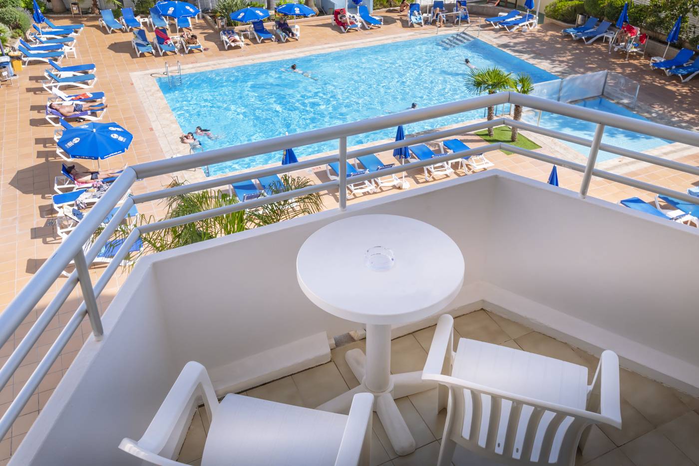 Oasis-Tossa-Room-2