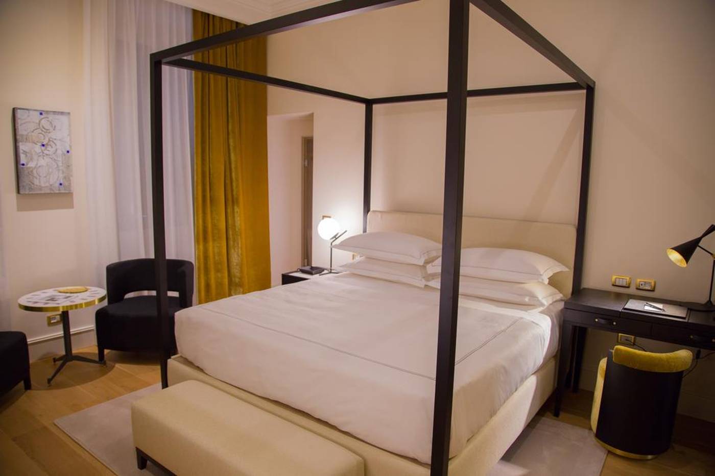 Elizabeth-Unique-Hotel-Room-32