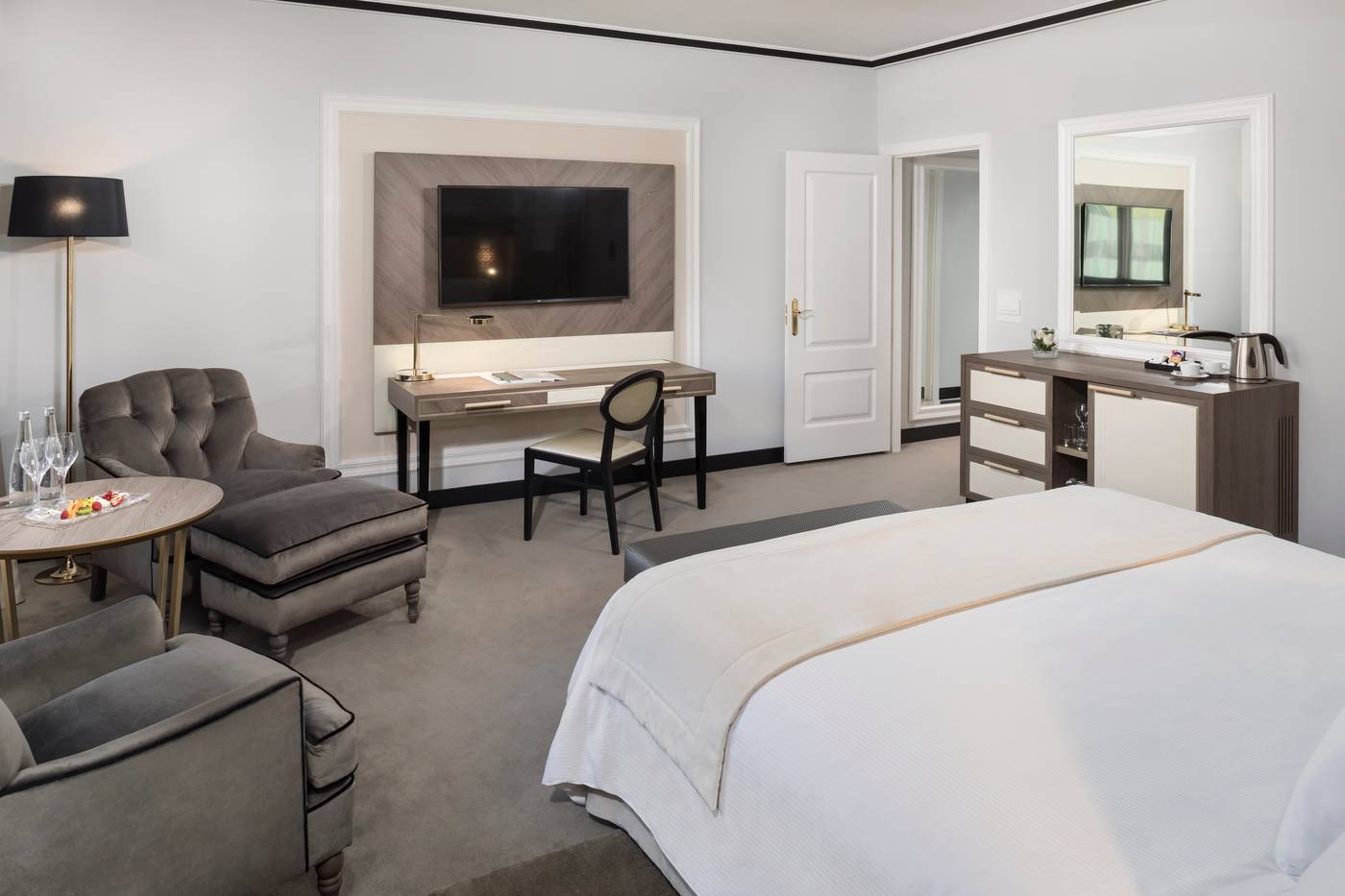 Melia-Castilla-Room-40