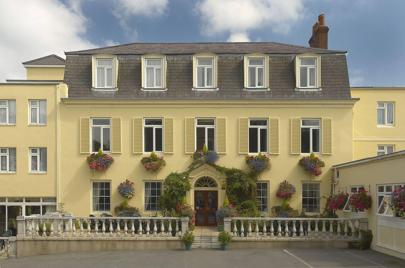 Les-Rocquettes-Hotel-General-view-2