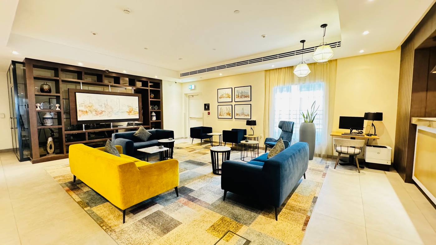 Hampton-by-Hilton-Dubai-Al-Barsha-Lobby-28