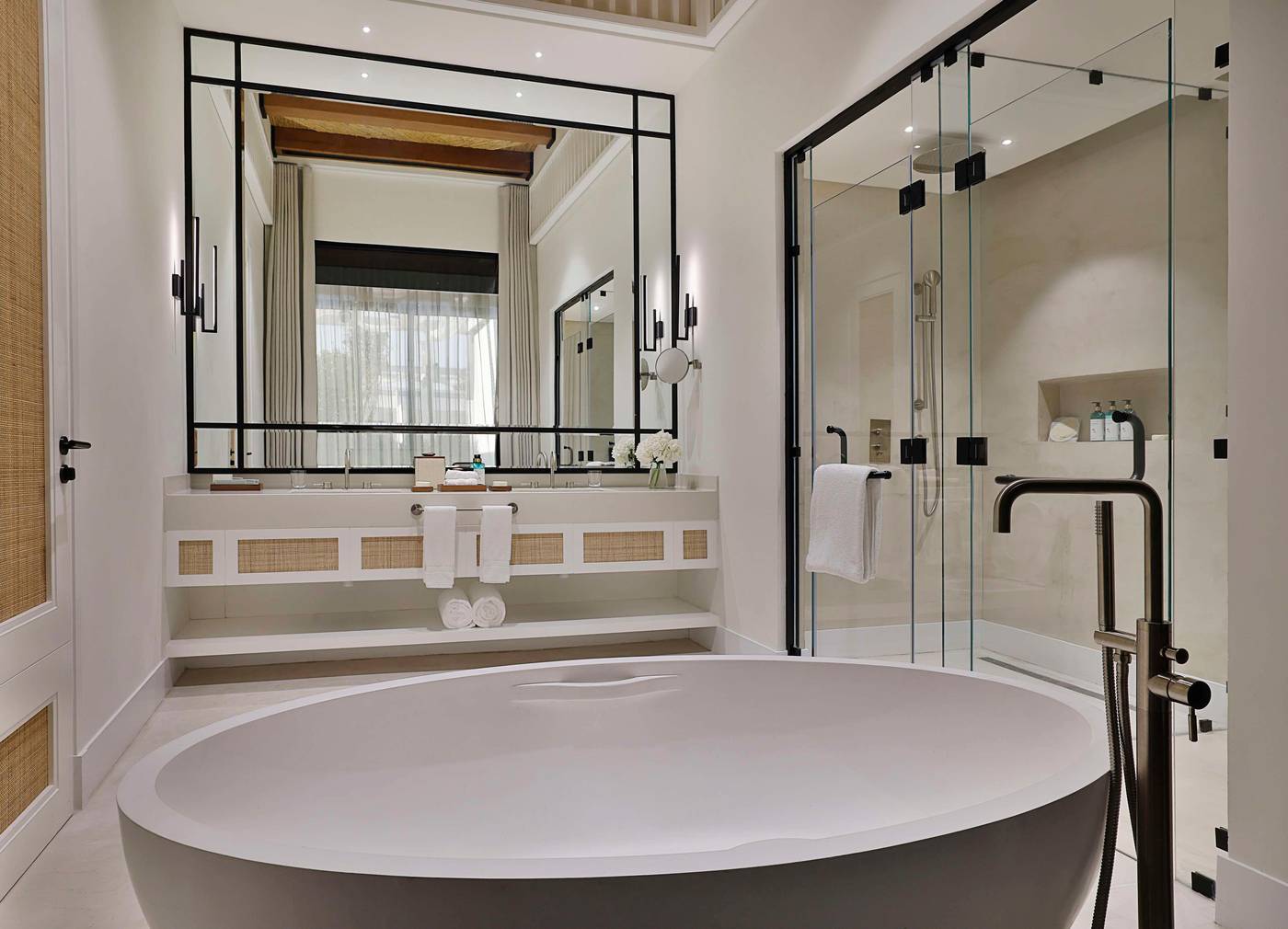 Maysan-Doha--LXR-Hotels---Resorts-Room-25