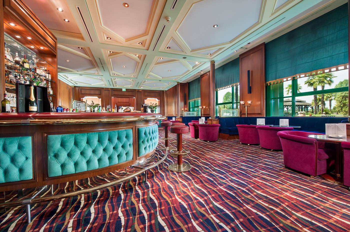 Royal-Garden-Hotel-Bar-4