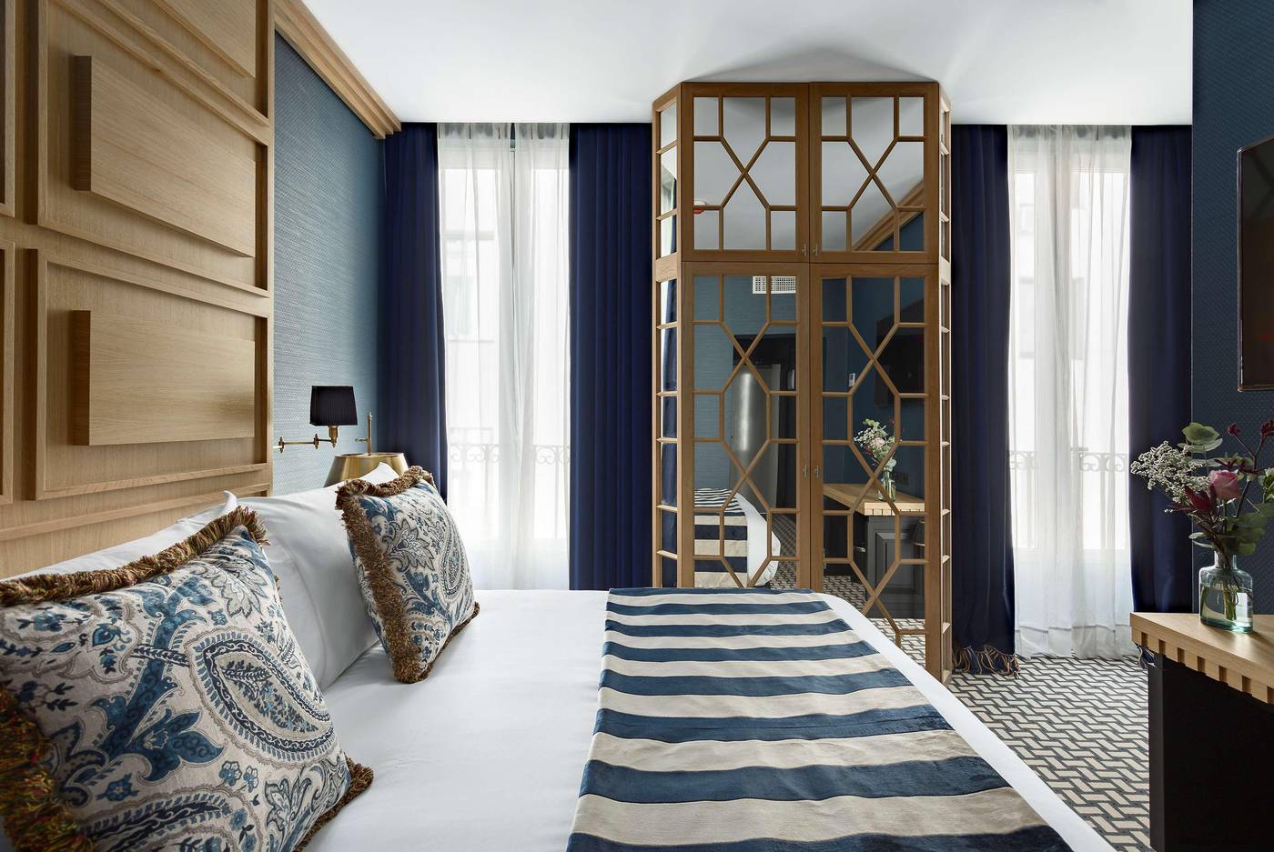 Room-Mate-Alba-Room-13