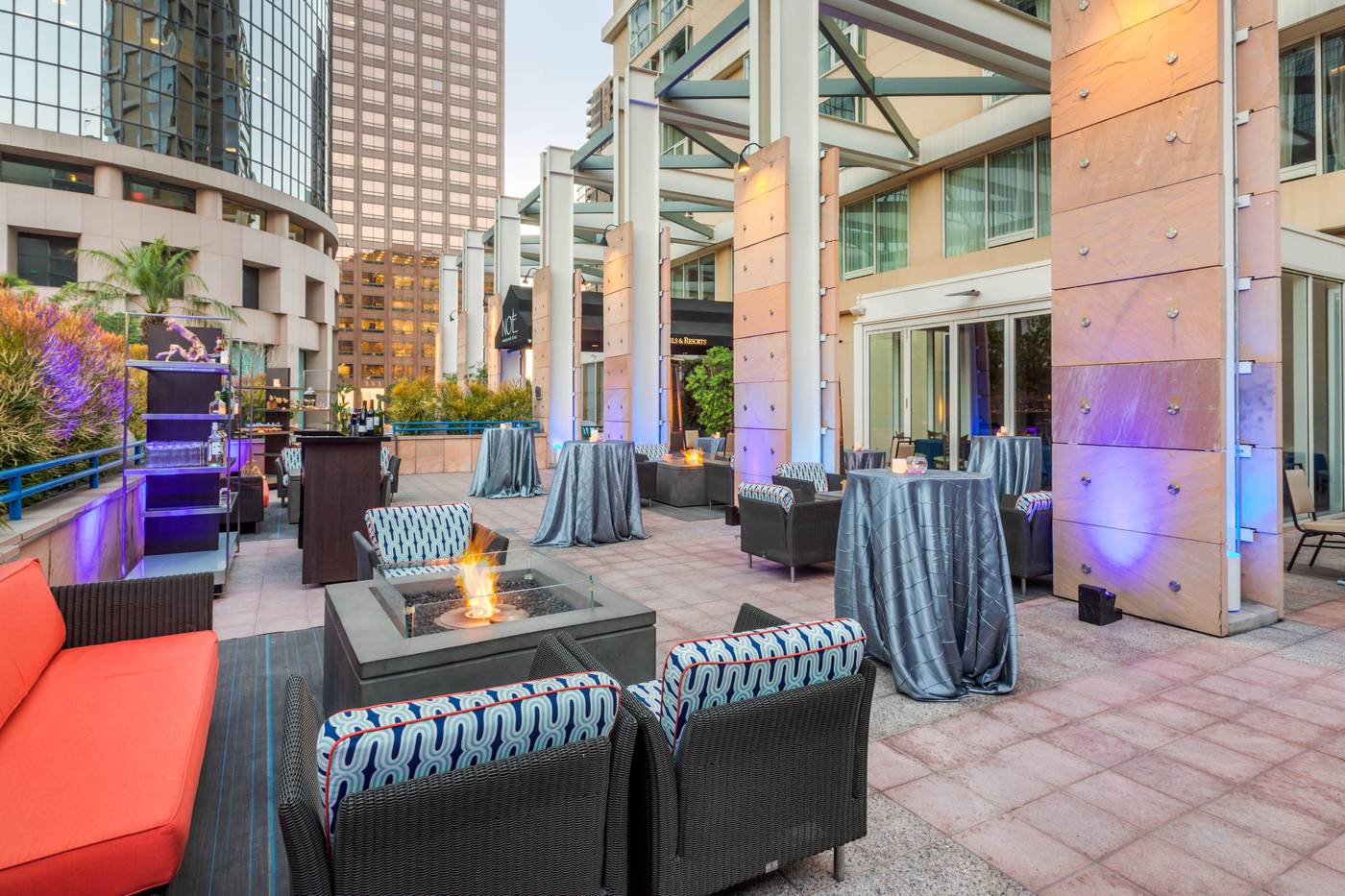 Omni-Los-Angeles-Hotel-at-California-Plaza-General-view-53