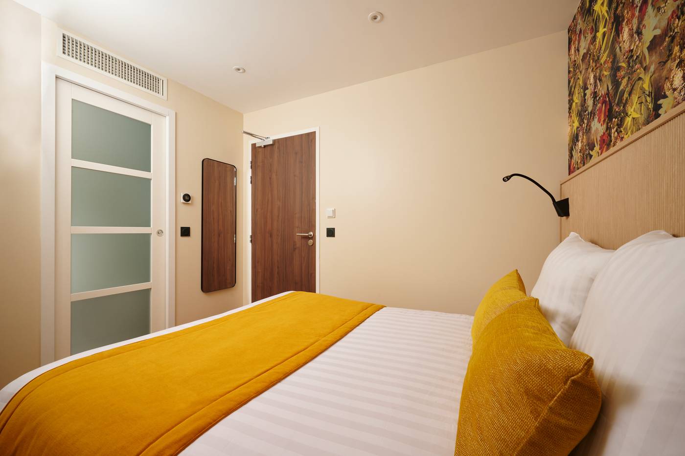 VLH-Paris-Montparnasse-Eiffel-Room-13