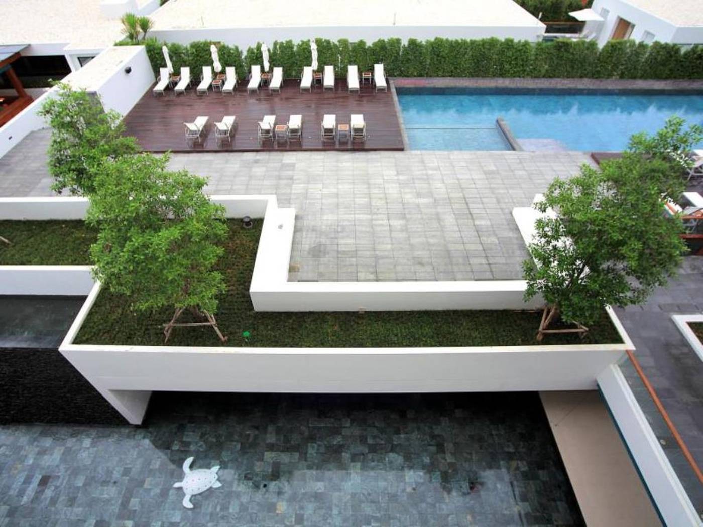 Nap-Patong-Hotel-Pool-11