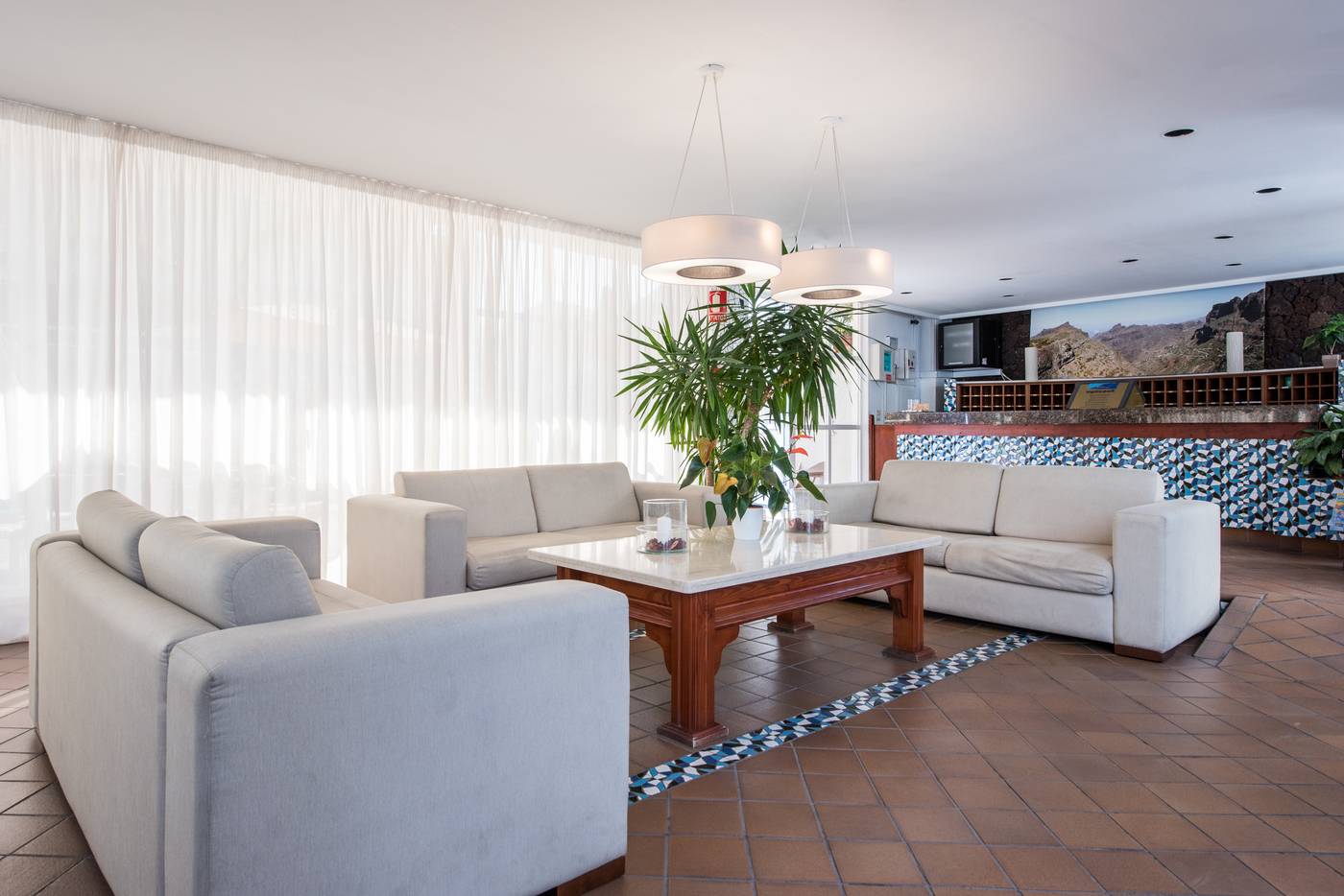 Vigilia-Park-Lobby-56