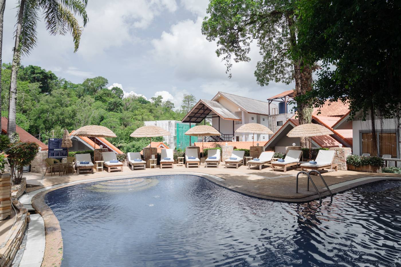 Club-Bamboo-Boutique-Resort---Spa-Pool-4