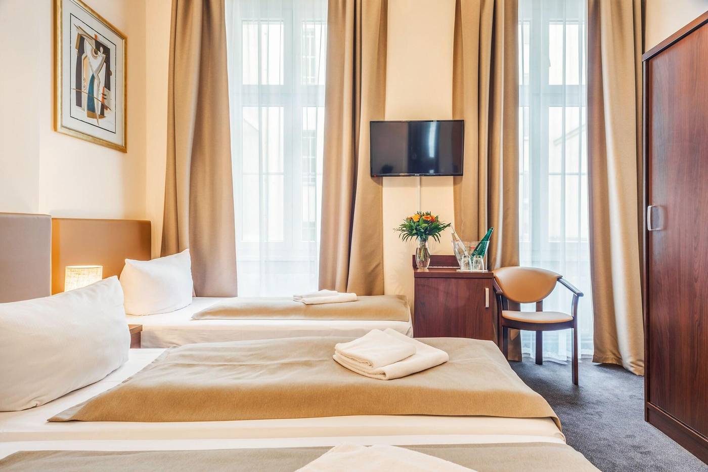 Upper-Room-Hotel-Room-8