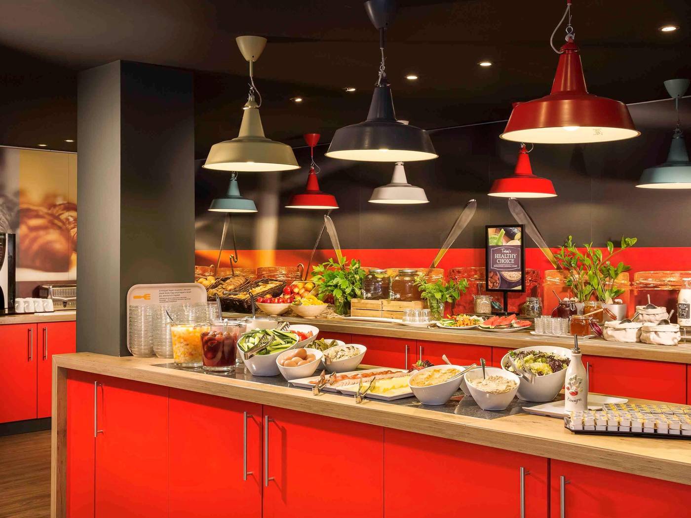 Ibis-Hotel-Heroes-Square-Restaurant-56