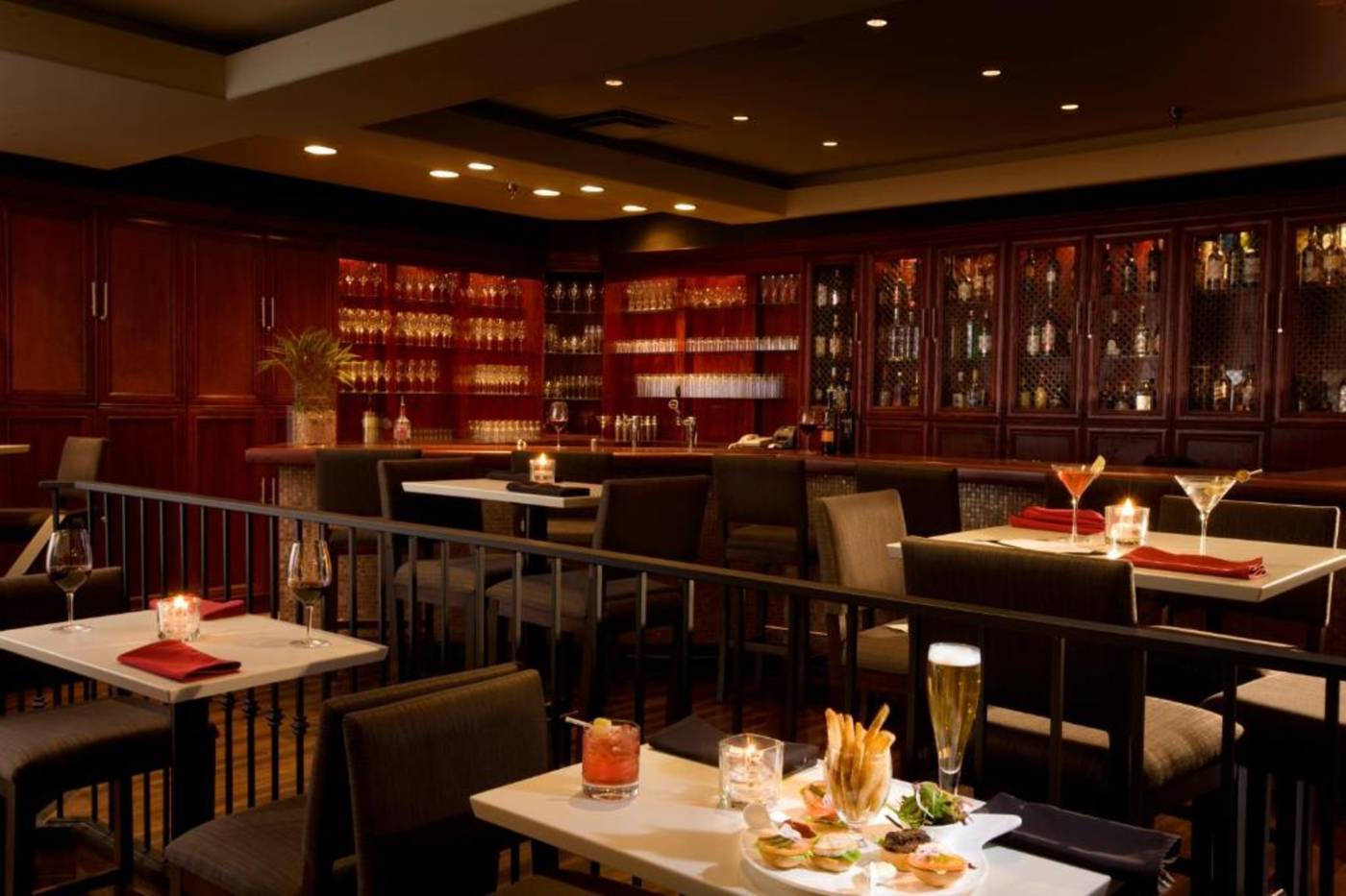 Executive-Hotel-Vancouver-Airport-Restaurant-14