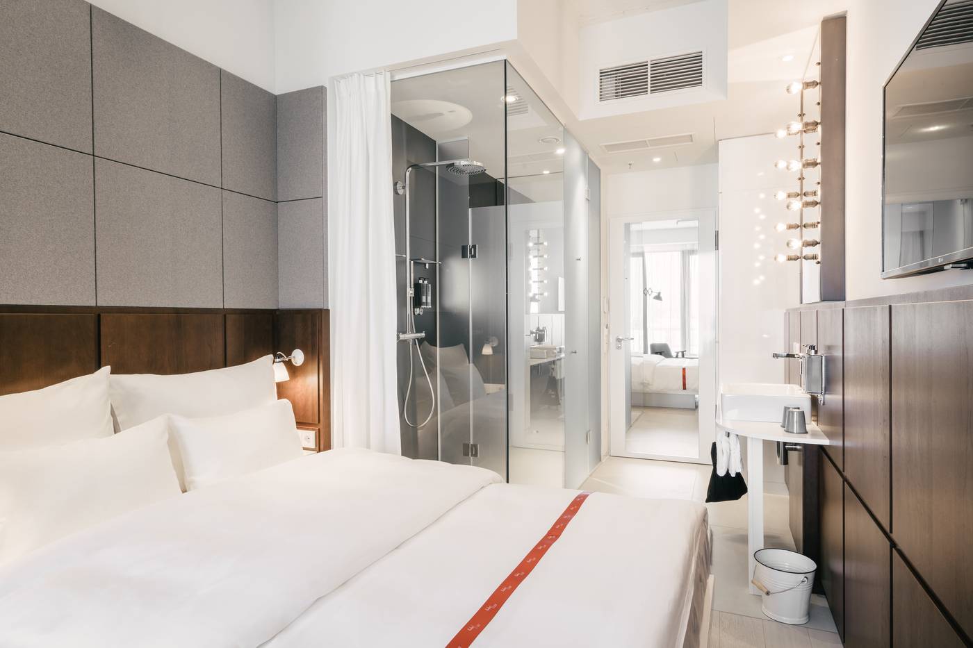 Ruby-Lilly-Hotel-Room-12