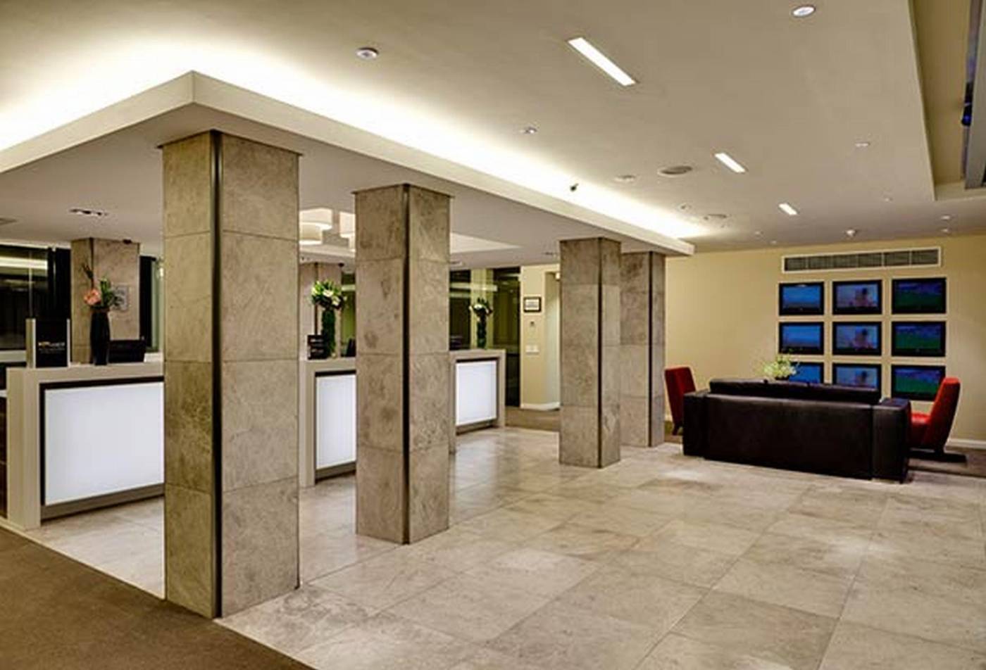Protea-Hotel-Cape-Town-Waterfront-Breakwater-Lodge-Lobby-17