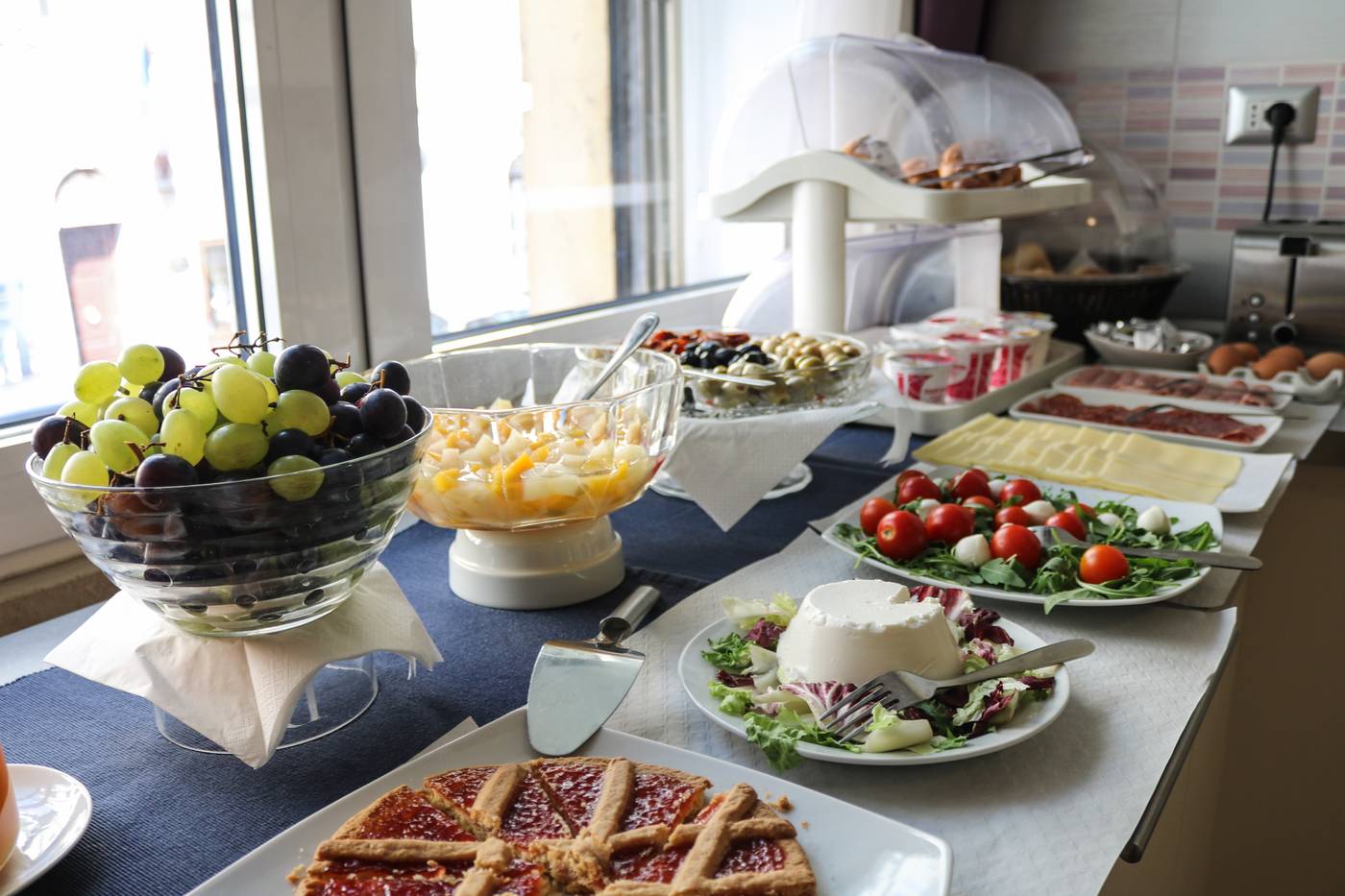 Rome-Kings-Suite-Bar-35