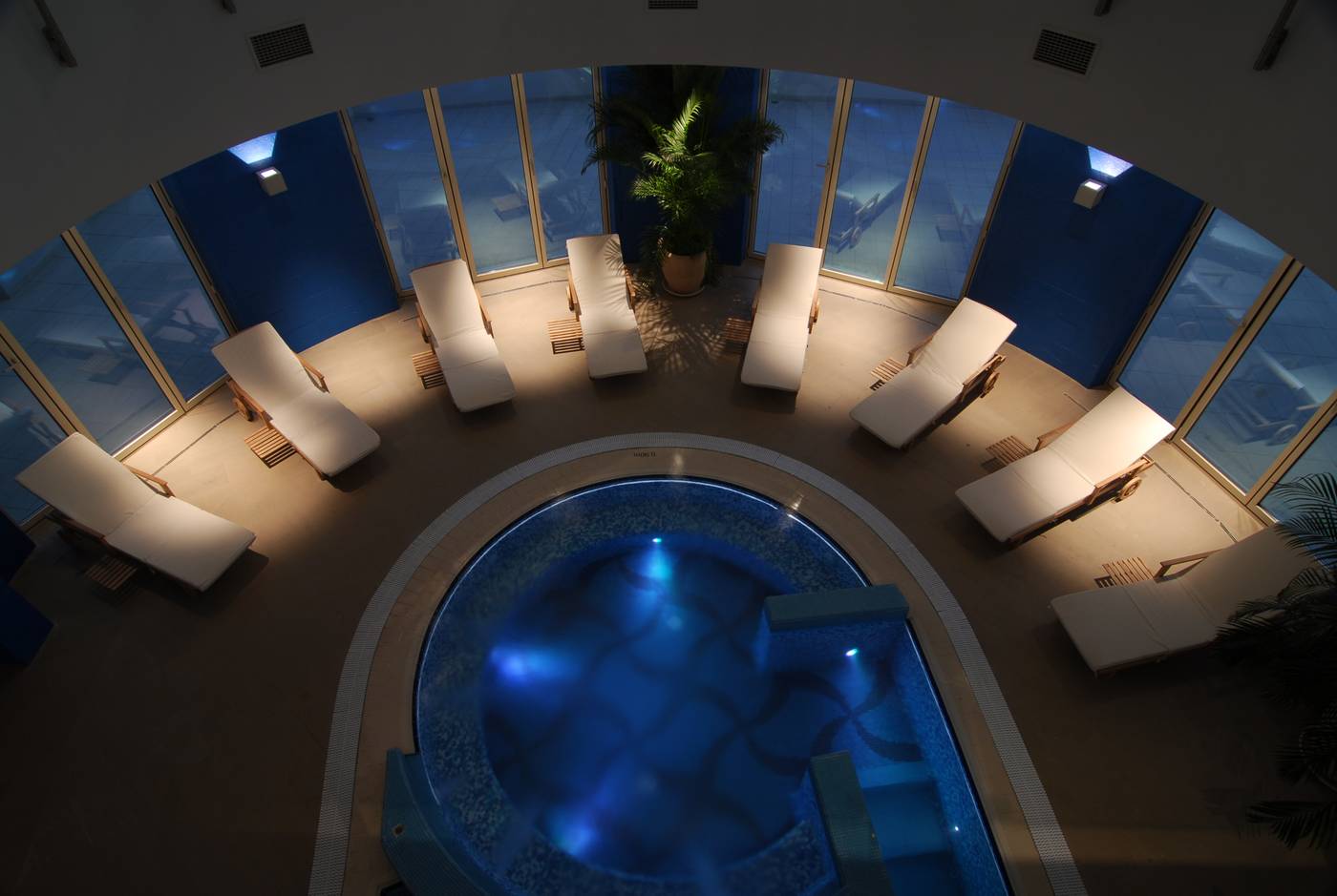 Splendid-Conference---Spa-Resort-Pool-58