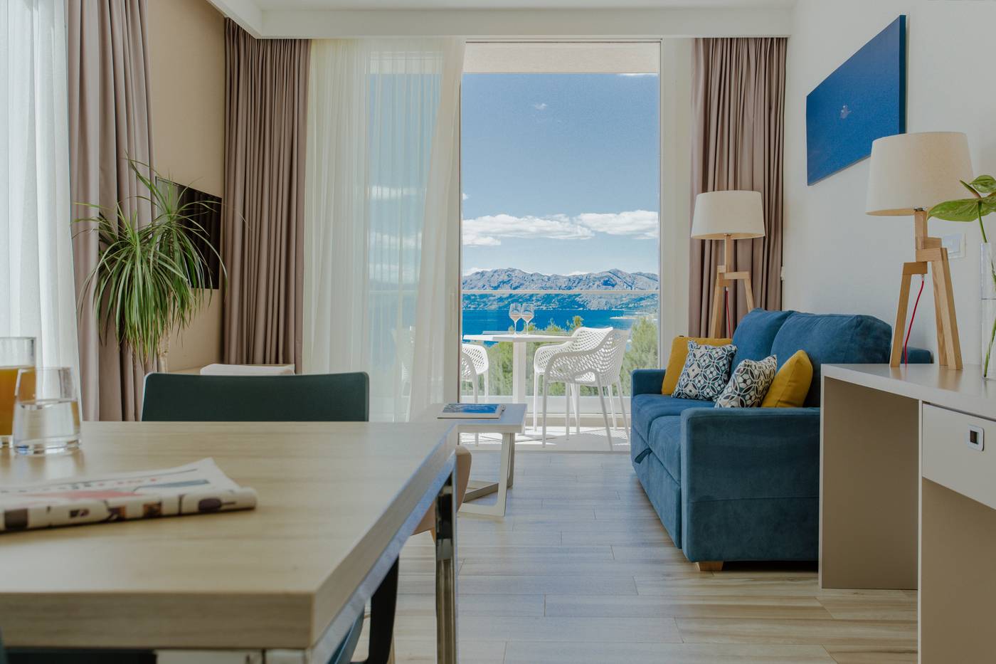 Romana-Beach-Apartments-Room-29