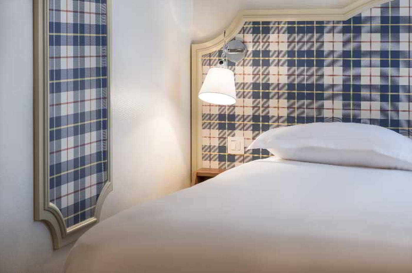 Hotel-Boris-V--by-HappyCulture-Room-26