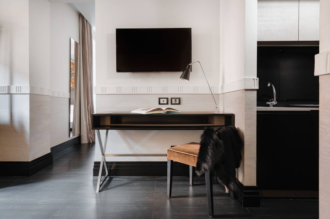 Unica-Suites-Roma-Room-32