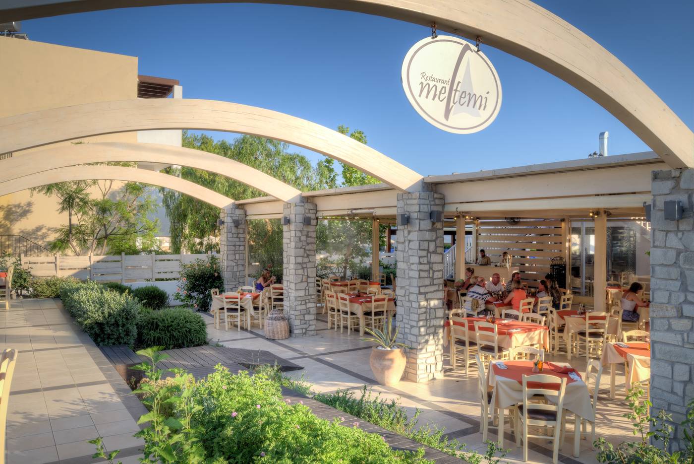 Matina-Pefkos-Aparthotel-Restaurant-16