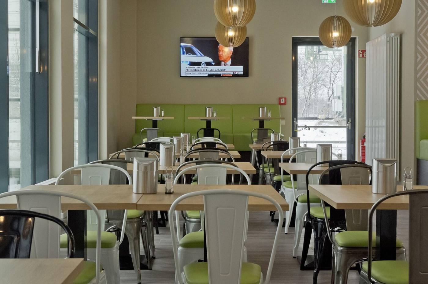 Super-8-Munich-City-West-Restaurant-21