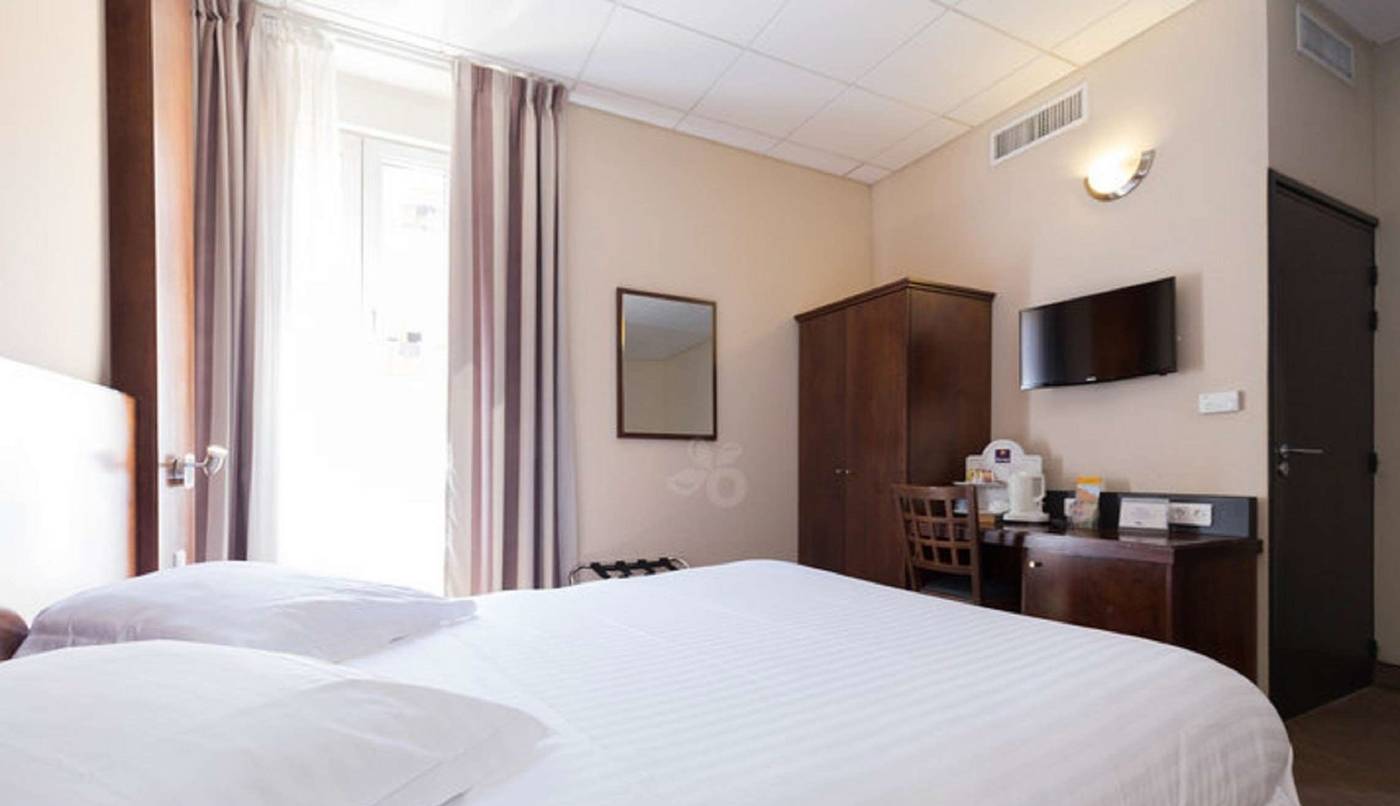 Kyriad-Nice-Centre-Gare-Room-16