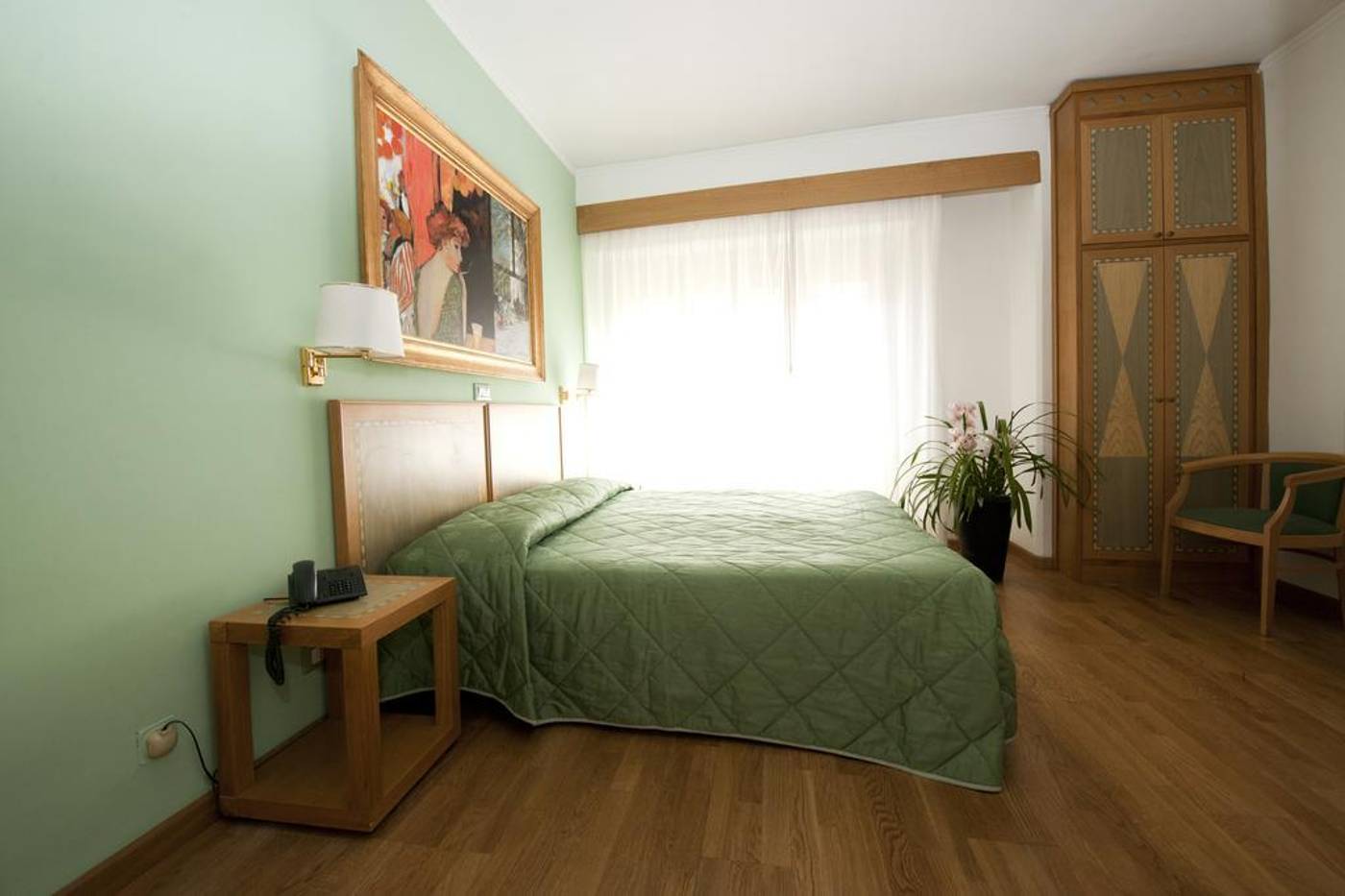 Touring-Pisa-Room-10