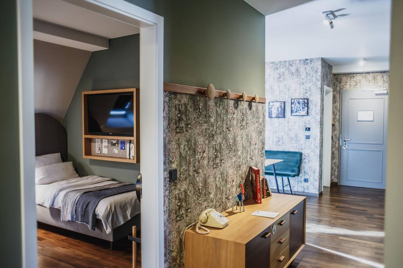 The-Circus-Hotel-Room-40