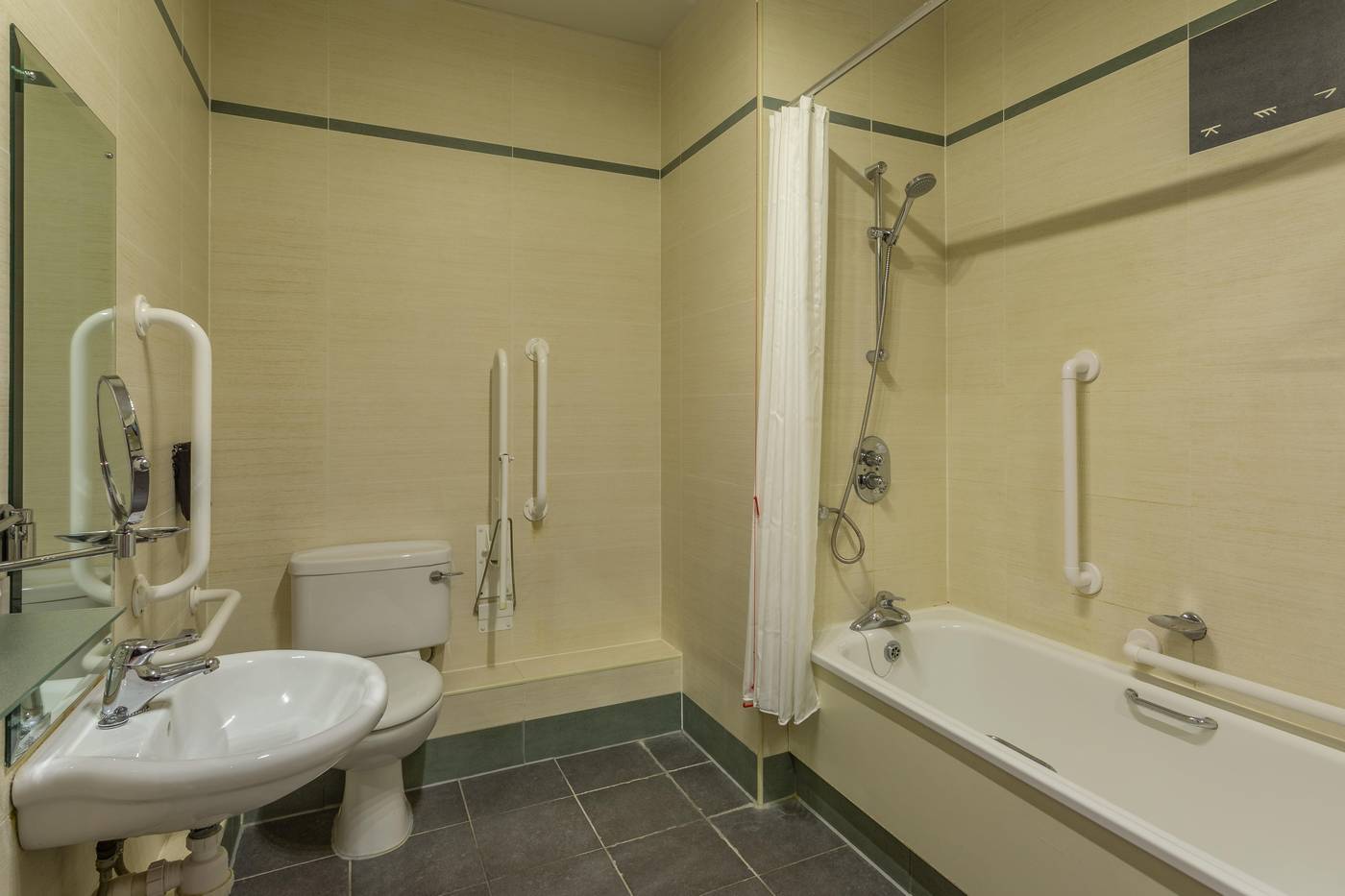 Crowne-Plaza-Dublin-Airport-Room-46