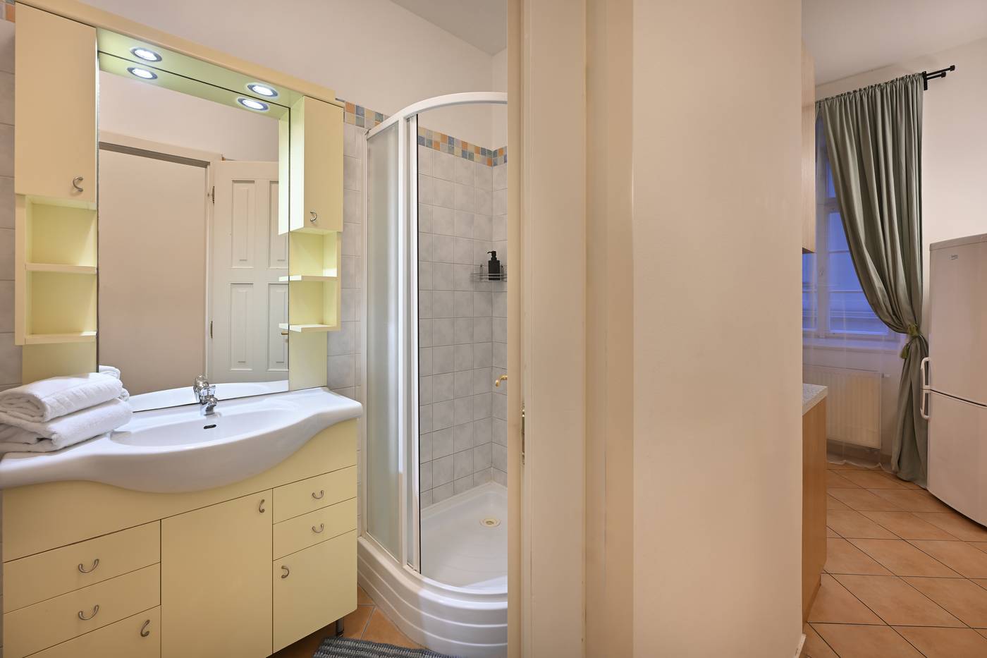 Boutique-Apartments-White-Swan-Room-65