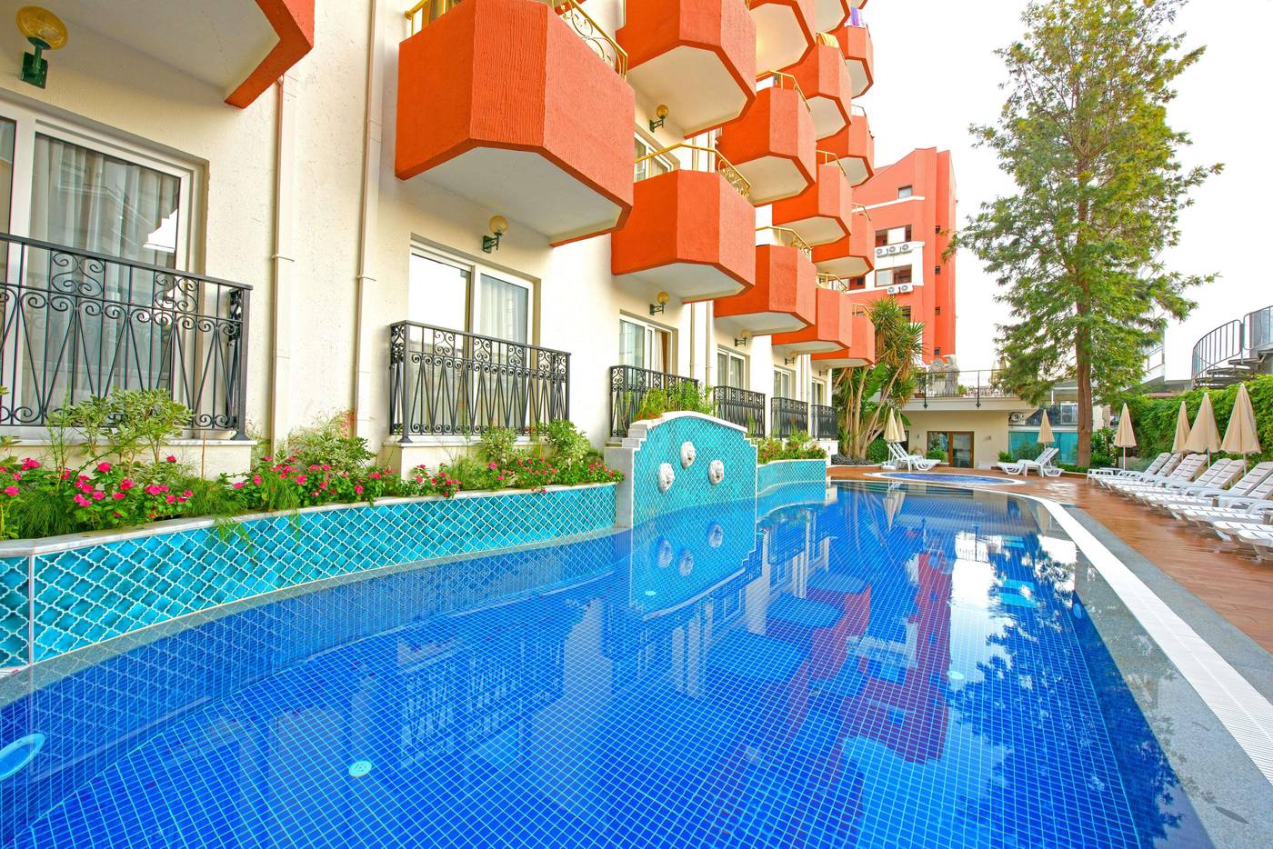 Antique-Roman-Palace-Museum-Hotel---Adults-Only--16---Pool-4