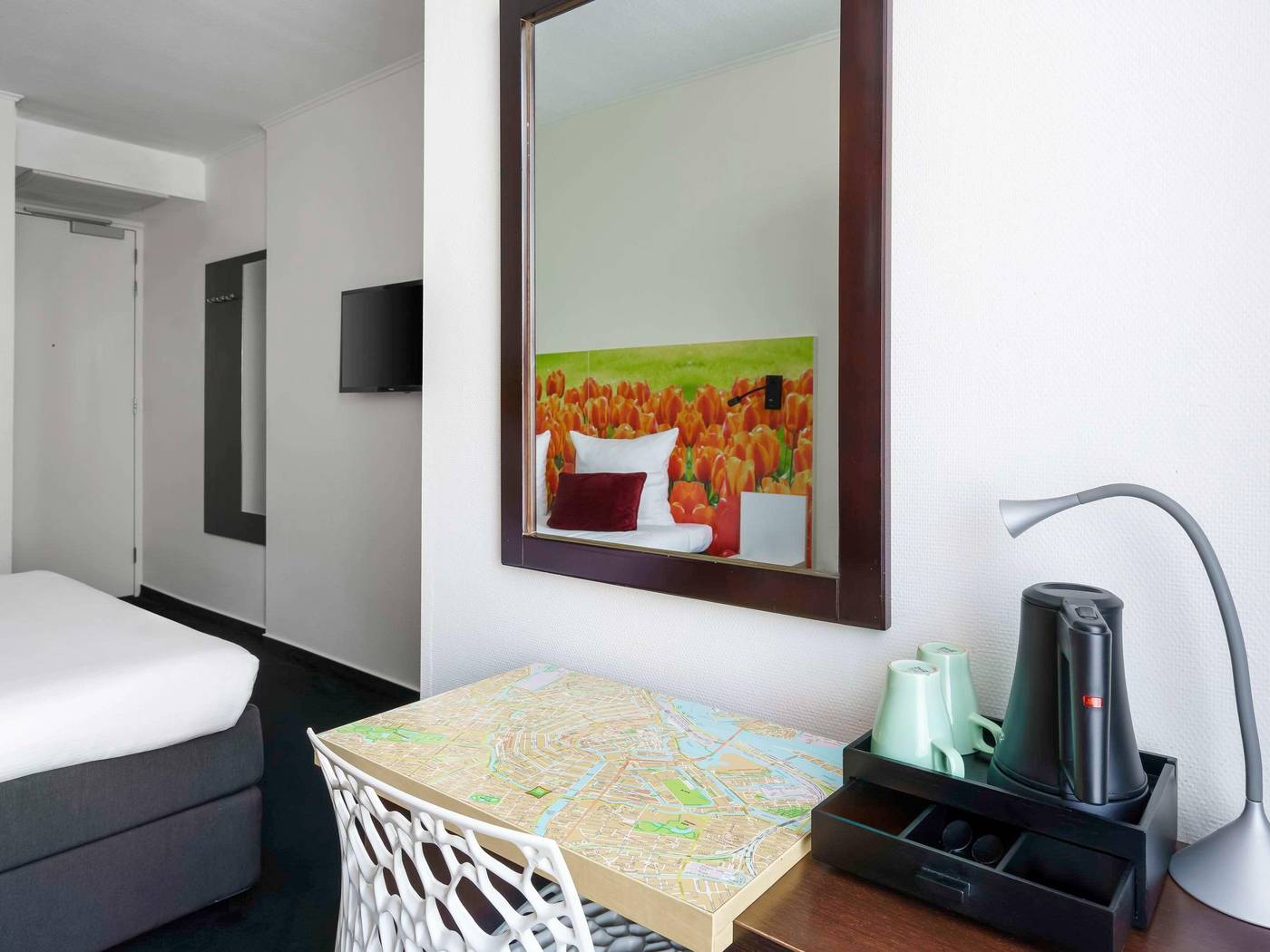 ibis-Styles-Amsterdam-City-Room-9