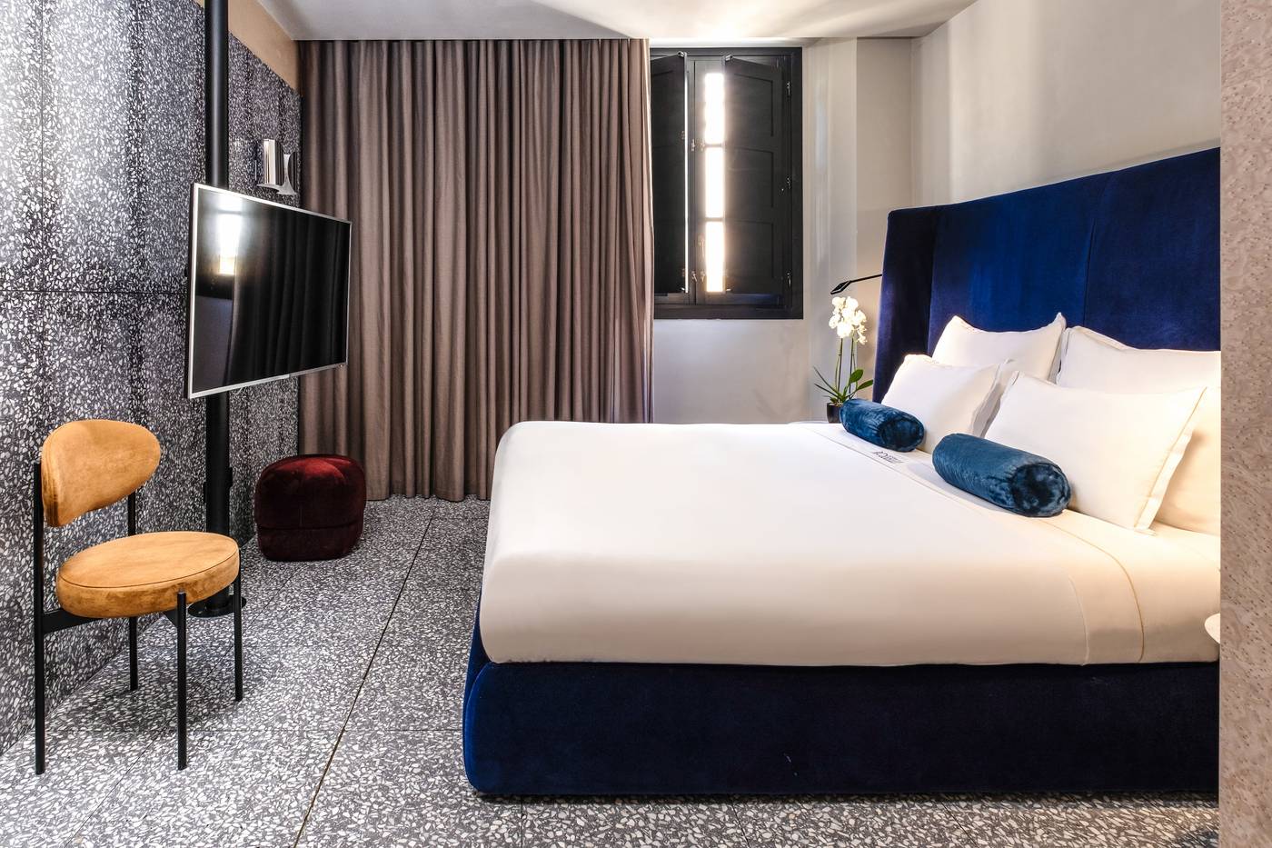 Rosselli-Ax-Privilege-Room-19