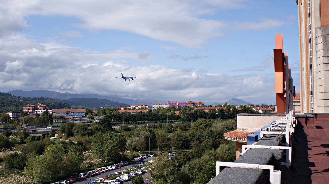 Hotel Seminario Aeropuerto Bilbao-Spain-DERIO-General view-2