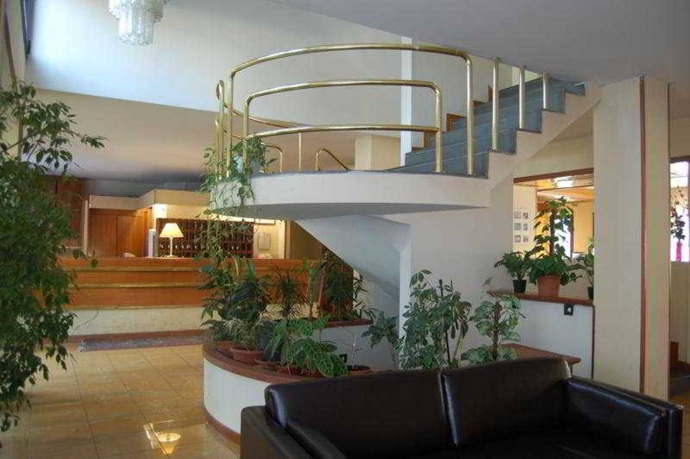 Ascot-Lobby-6