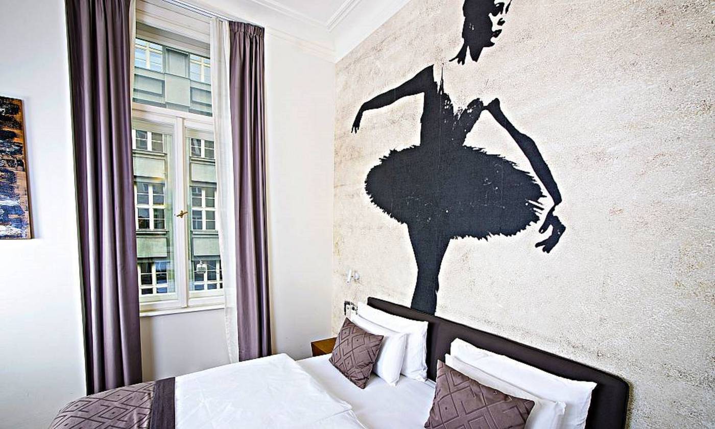 Golden-Crown-Room-33