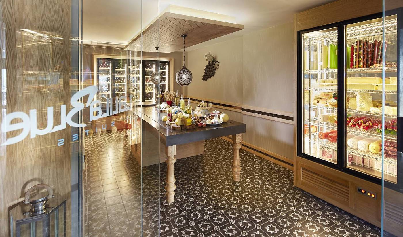 Lalila-Blue-Suites-Restaurant-16