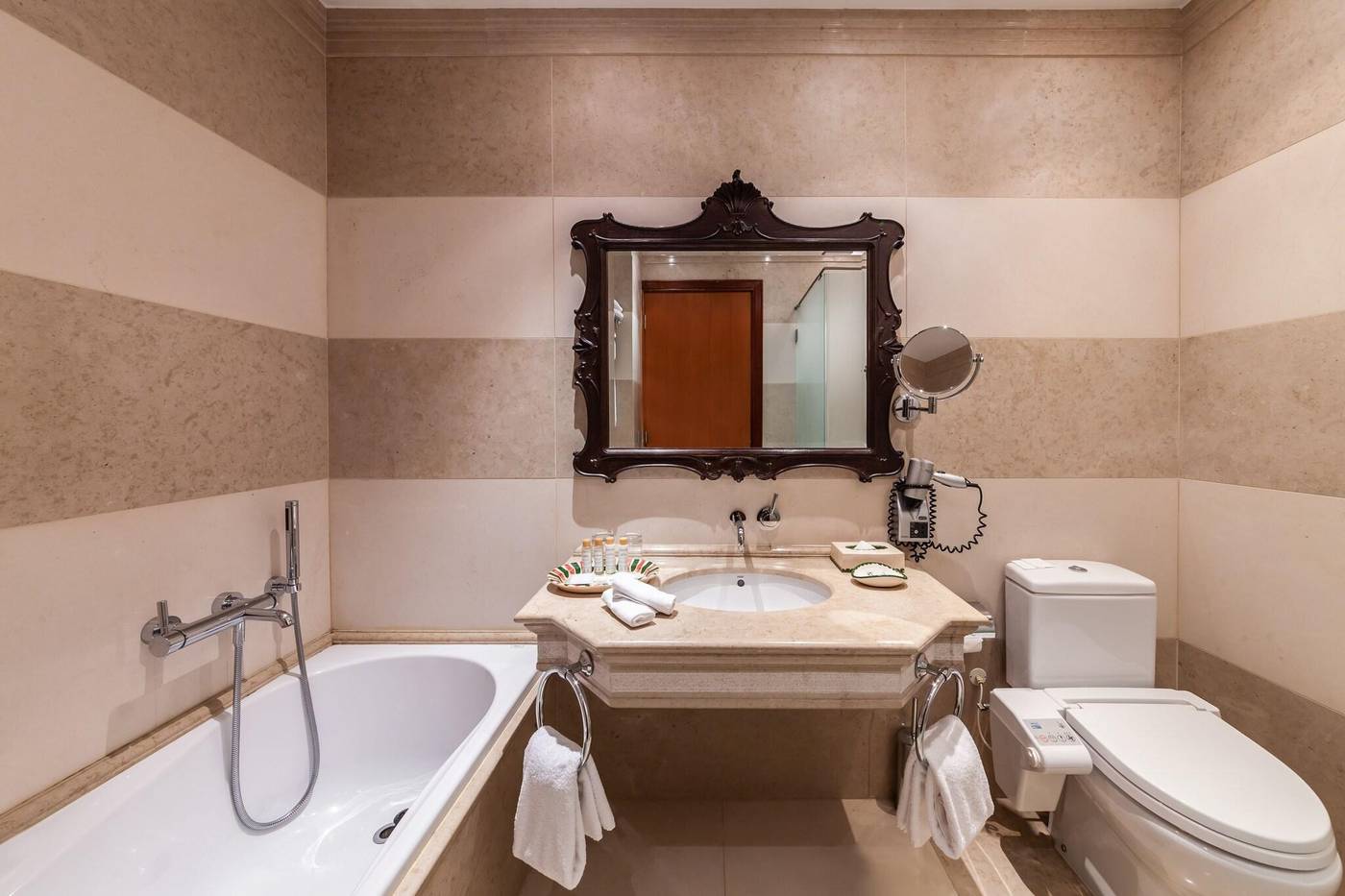 Convento-Do-Espinheiro--Historic-Hotel---Spa-Room-41