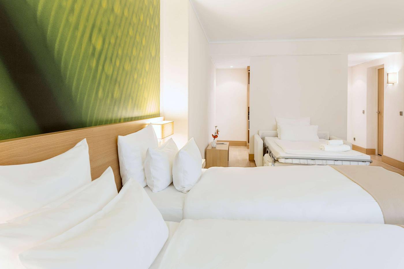 NH-Collection-Berlin-Mitte-am-Checkpoint-Charlie-Room-48