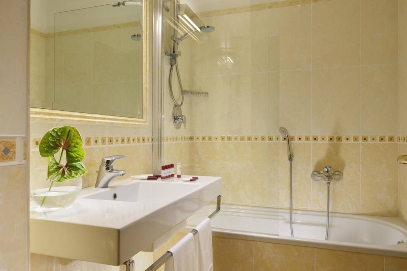 Clarion-Collection-Hotel-Principessa-Isabella-Room-27